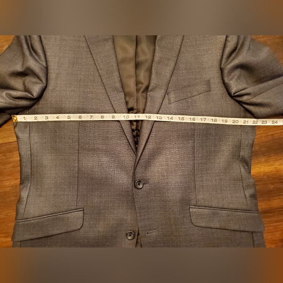 Charcoal Grey Suit - Kenneth Cole Reaction - 42R - Picture 5 of 12